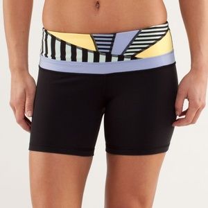 Lululemon Reverse Groove Short in Polar Haze/Black